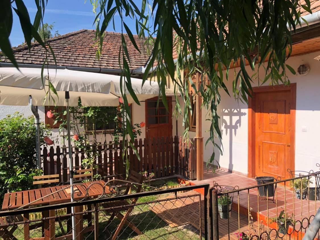Tepke Guesthouse Garab Luaran gambar